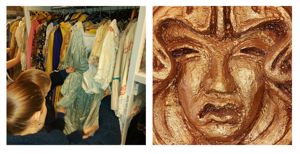 To jenter ser på alle kostymekjolane som heng på eit klesstativ og ei gullmaske av eit trist ansikt.