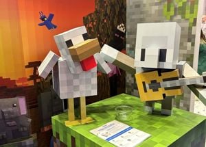 Figurer bygd opp av firkanter, ein kvit and og ein firkanta figur som spelar på gitar